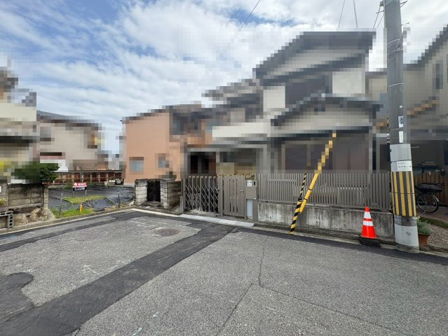 小阪　売土地の前面道路含む現地写真|【個性あふれる住まいを実現できる「建築条件無の売土地」です】