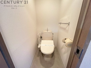温水洗浄便座付きのトイレです♪