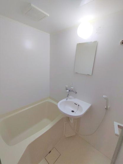 【浴室】 | 代沢３丁目マンション | 別部屋参考写真です。