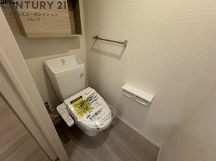 温水洗浄便座付きのトイレです♪
