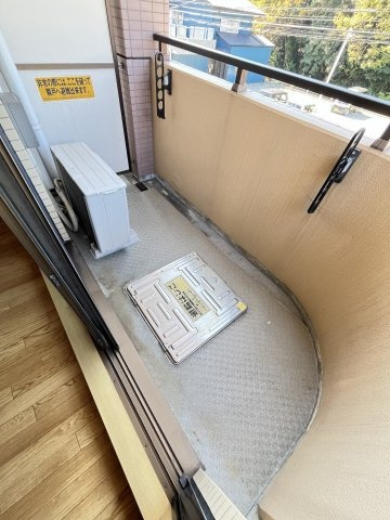 YRPサニーのバルコニー|暖かな日差しのふりそそぐバルコニー