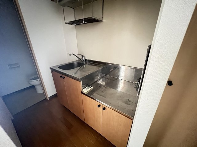 メゾンロワールⅡのキッチン|コンパクトなキッチンで掃除もラクラク