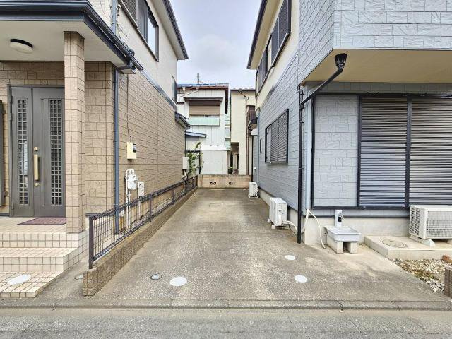 ふじみ野市西鶴ケ岡２丁目の中古一戸建の駐車場|駐車スペースは2台分あり、セカンドカー利用も可能です。