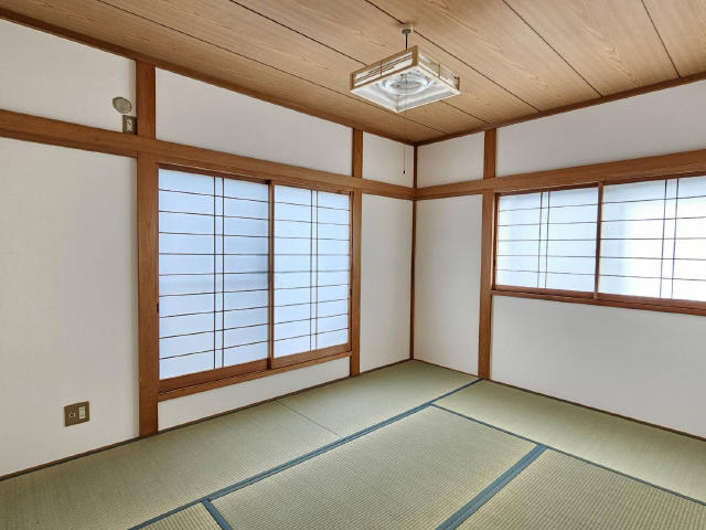 ふじみ野市西鶴ケ岡２丁目の中古一戸建の和室|2階6帖の和室です。
畳は表替え済みです。