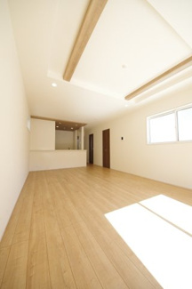【居間・リビング】 | 【仲介手数料無料！！】稲城市東長沼　新築戸建て（全11棟）2号棟　6880万円