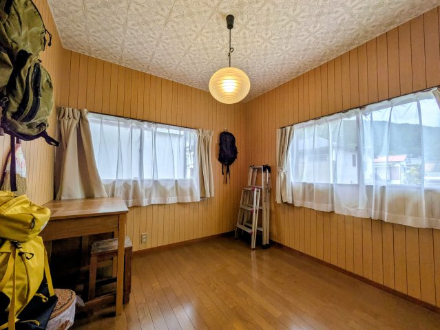 熱海で暮らす日常の洋室|2階洋室4.5帖