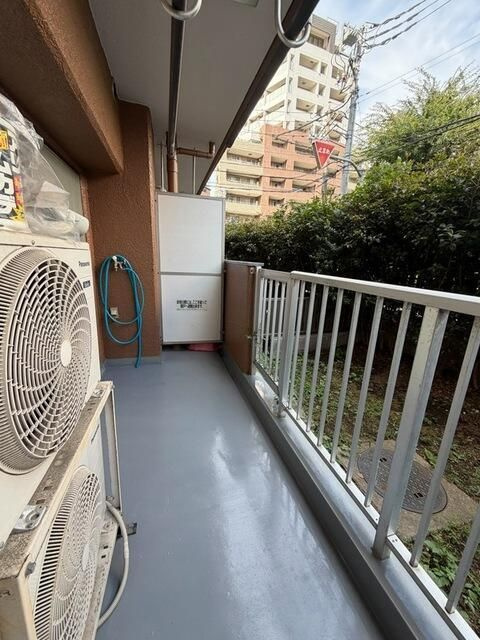 キャニオンマンション東山のバルコニー