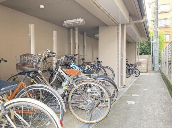 宝ヶ池通パーク・ホームズの駐輪場