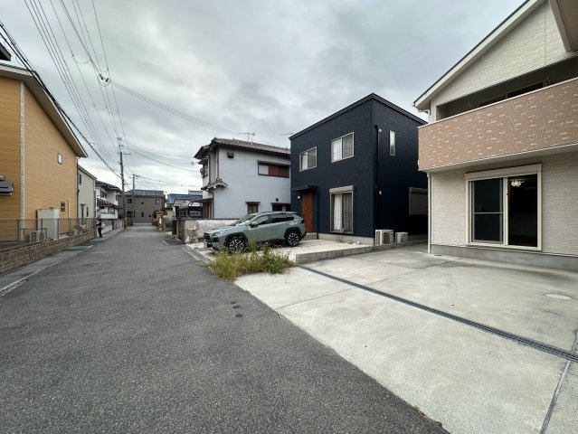 明石市二見町西二見　戸建ての前面道路含む現地写真