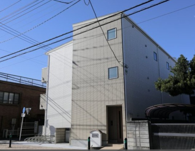 ファミール草加の外観