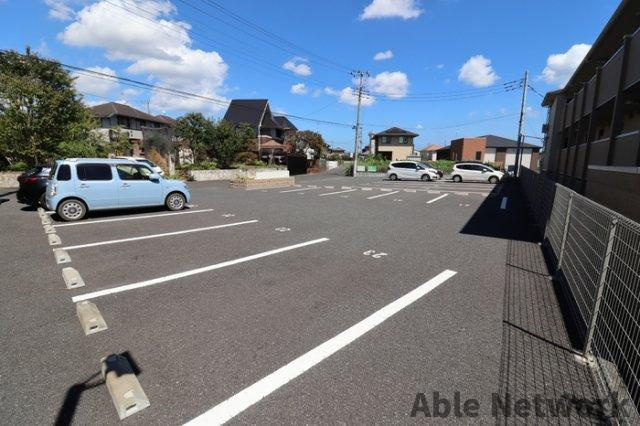 サンシャインヒルズ厨の駐車場