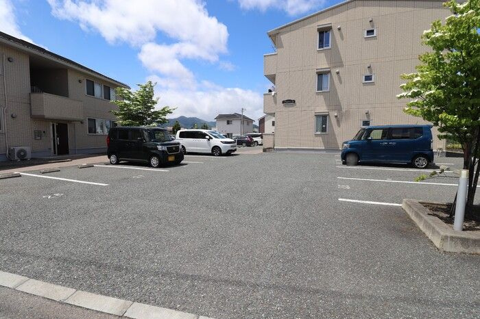 ラフィネ　Ａの駐車場