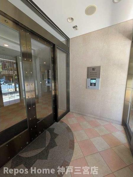 ワコーレ新神戸カデンツァのエントランス