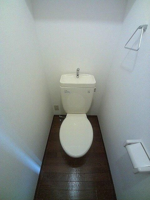 パフィン松原のトイレ|落ち着いた色調のトイレです