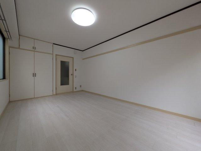 ジュネス大倉山の居間・リビング