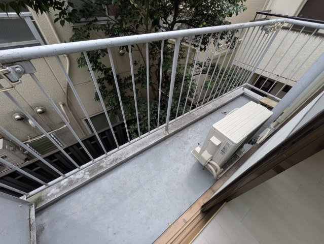 ジュネス大倉山のバルコニー