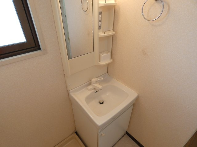 エンブレム梅本の独立洗面台|使いやすい独立洗面台です