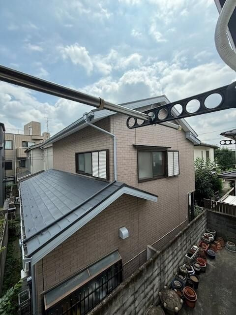 グルクスハイムⅡのバルコニー|外からの目が気にならないバルコニーで洗濯物が干せます
