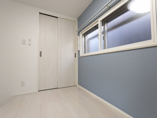 セブンシーズン栄生の洋室