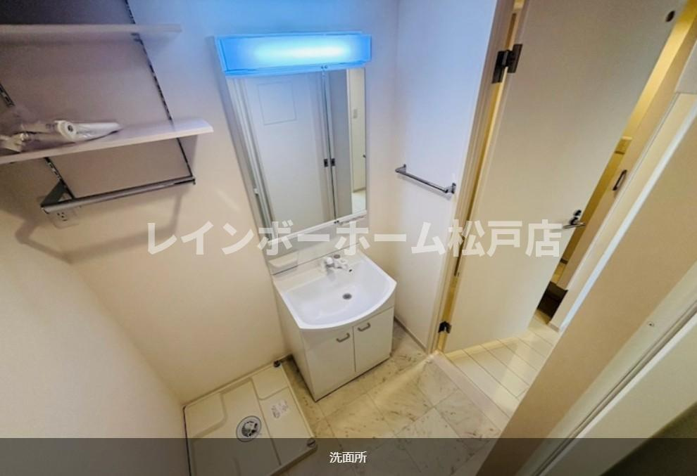 仲介手数料（賃料の1.10ヵ月）の50％OFF対象物件！の洗面所|明るい洗面所です