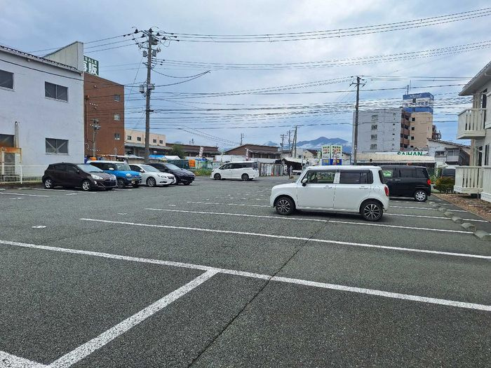 ブランシュール　Ｂの駐車場