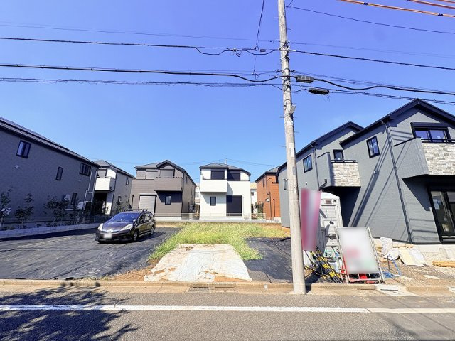 【外観】 | 練馬区大泉町1丁目　新築一戸建住宅　全16棟　(保谷店) | 2026年10月撮影/南東側6ｍ公道につき駐車ラクラク＆開放的！快適に暮らすことのできる長期優良住宅です。