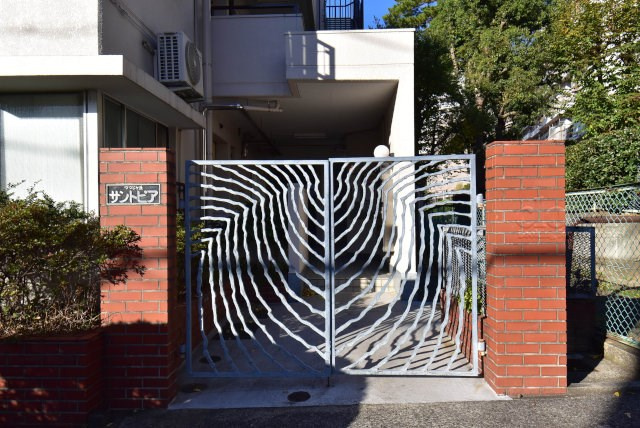 【エントランス】 | つつじヶ丘サントピア | マンションの「顔」ともいうべきエントランス部分です。～即日のご見学可能～　お問合せはお気軽に。