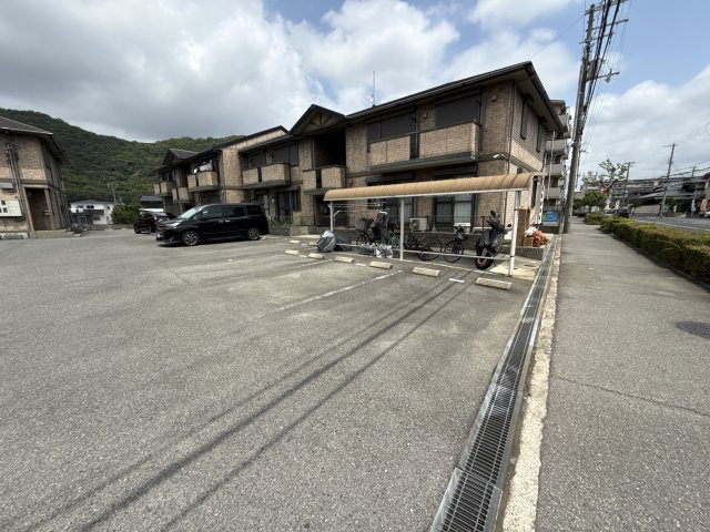アイフィールコートＡの駐車場