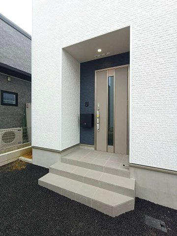 三郷市　彦糸1丁目　新築戸建　全7棟の玄関|毎日通る玄関はこちらです