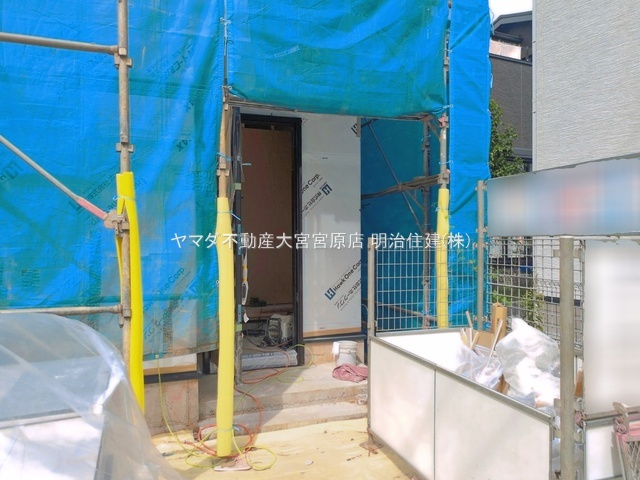 さいたま市見沼区南中丸01003の玄関