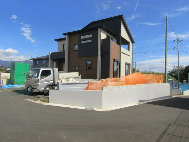 【外観】 | ブルーミングガーデン甲斐市龍地　1号棟 | おしゃれな外観です