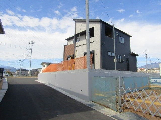 【外観】 | ブルーミングガーデン甲斐市龍地　1号棟 | 落ち着いた雰囲気の外観です