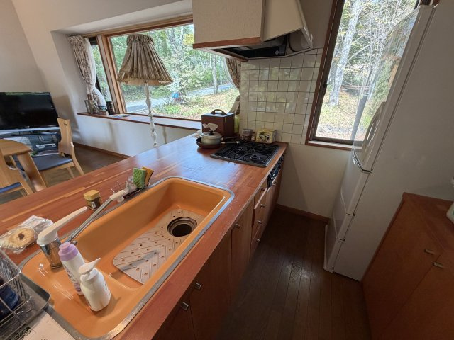 【北杜市大泉町谷戸】八ヶ岳南麓の個性あふれる平家住宅のキッチン