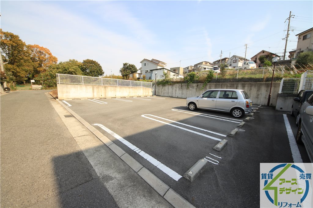サンセット・ヒルズⅠの駐車場