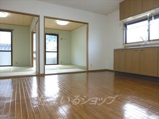ハイランドＡの居間・リビング