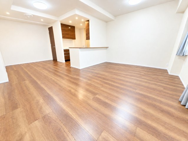 32階☆プラウドタワー明石☆の洋室|室内イメージをお伝えするために画像補正（荷物の消去等）を行っています。現況を優先してください。