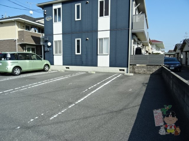 シャーメゾンルナの駐車場