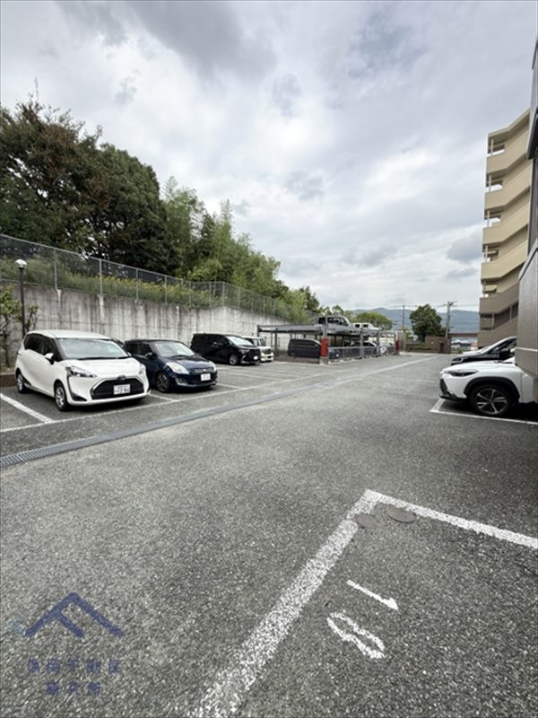 アクロス太宰府パークレジェンドの駐車場