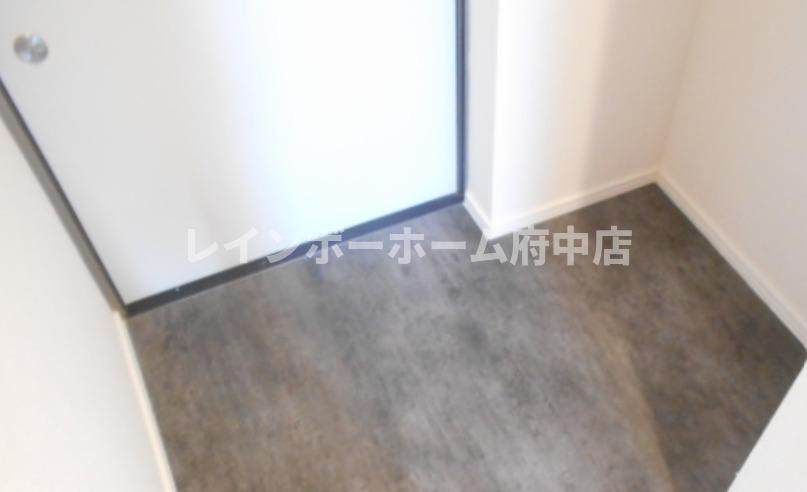 カインドネス京王堀之内の玄関