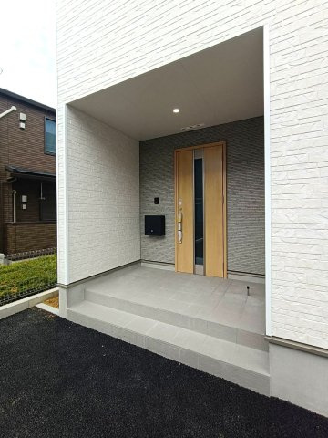 三郷市　彦糸1丁目　新築戸建　全7棟の玄関|施工例です