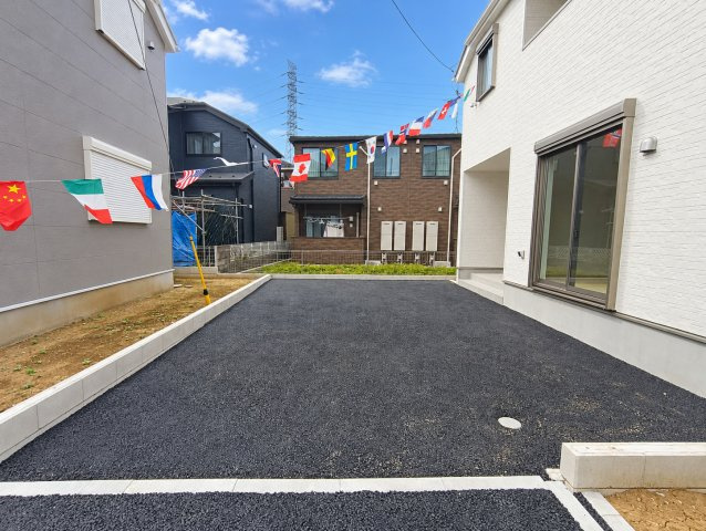 三郷市　彦糸1丁目　新築戸建　全7棟の駐車場|施工例です