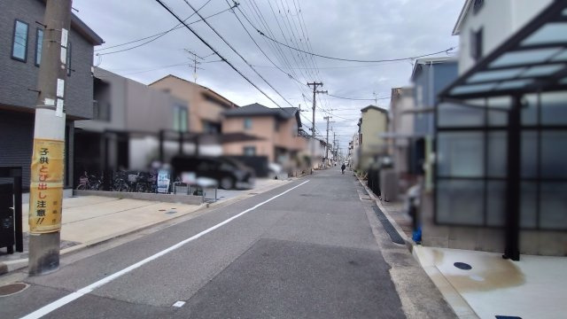 尼崎市西難波町　中古戸建の前面道路含む現地写真