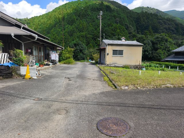 【前面道路含む現地写真】の画像