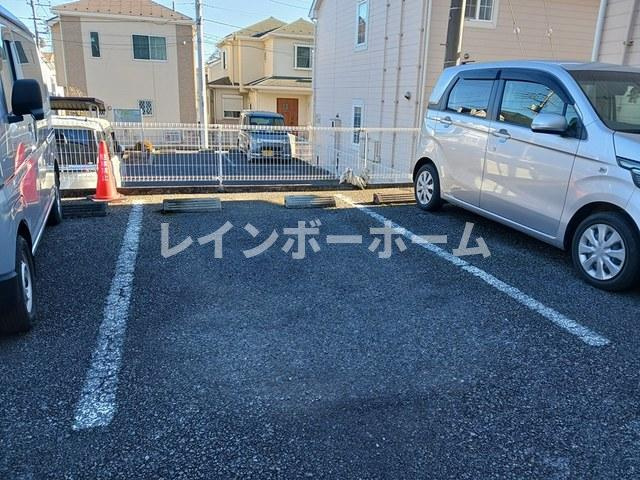 ペル・グランデの駐車場