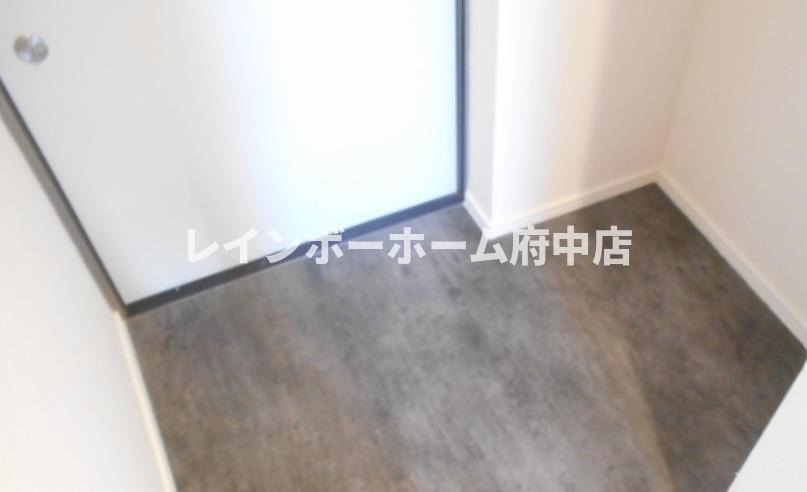 カインドネス京王堀之内の玄関