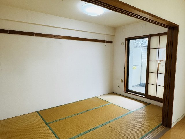 サンクレイドル暁町弐番館の和室|～リビングに隣接している5.7帖の和室です～