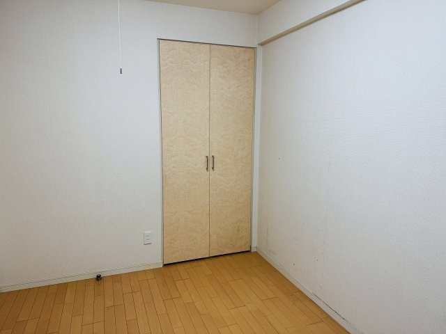 サンクレイドル暁町弐番館の洋室|～全居室クローゼット完備～