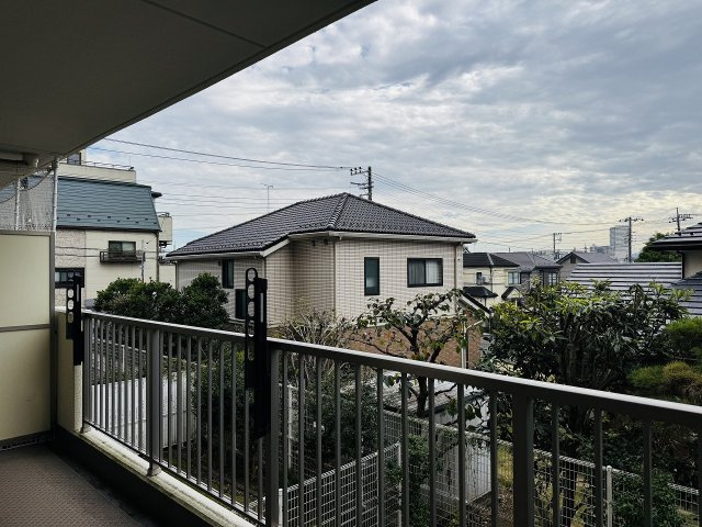 サンクレイドル暁町弐番館のバルコニー|～南西向きで陽当たりの良いバルコニー　洗濯物がよく乾きそうです～