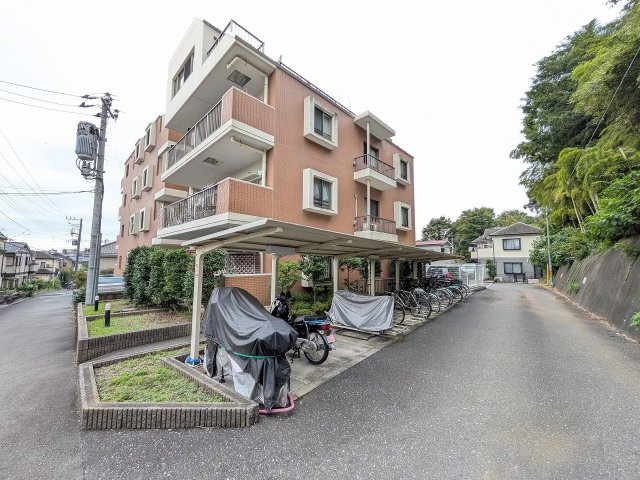 サンクレイドル暁町弐番館の駐輪場|～サイクルポート付きの駐輪場～