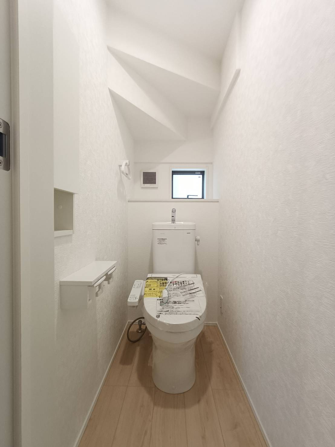 三郷市　彦糸1丁目　新築戸建　全7棟のトイレ|落ち着いた色調のトイレです